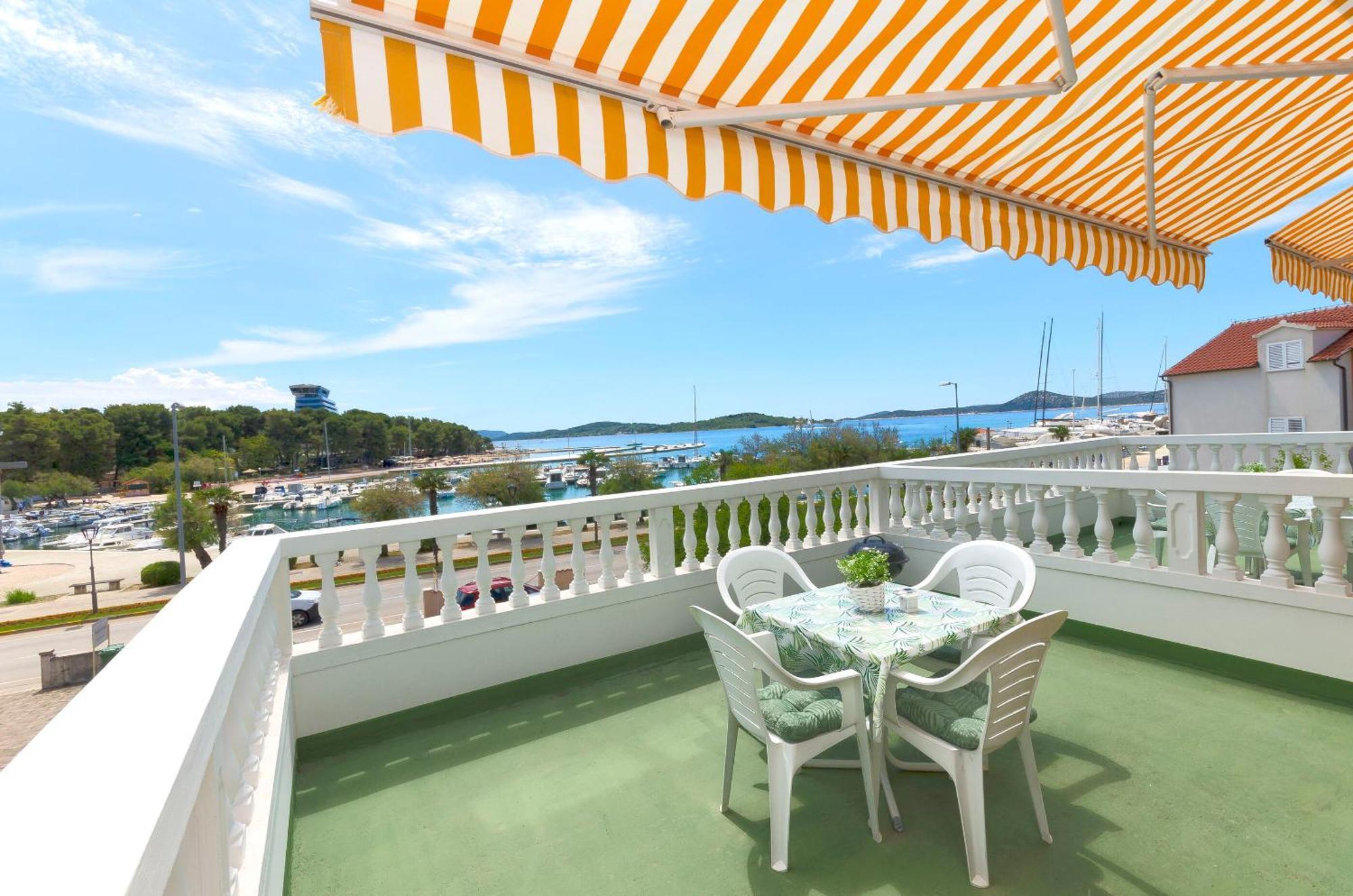 Apartment And Rooms Artina Vodice Zewnętrze zdjęcie